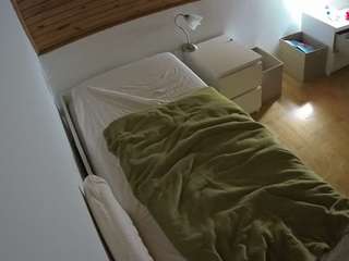 voyeurcam-julmodels-greybed-1 avatar