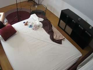 voyeurcam-julmodels-whitebed-2 avatar