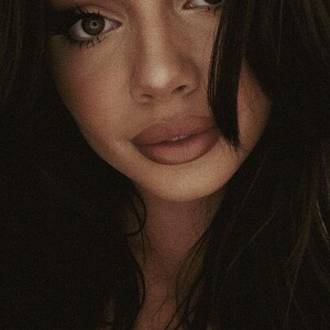 Yveline avatar